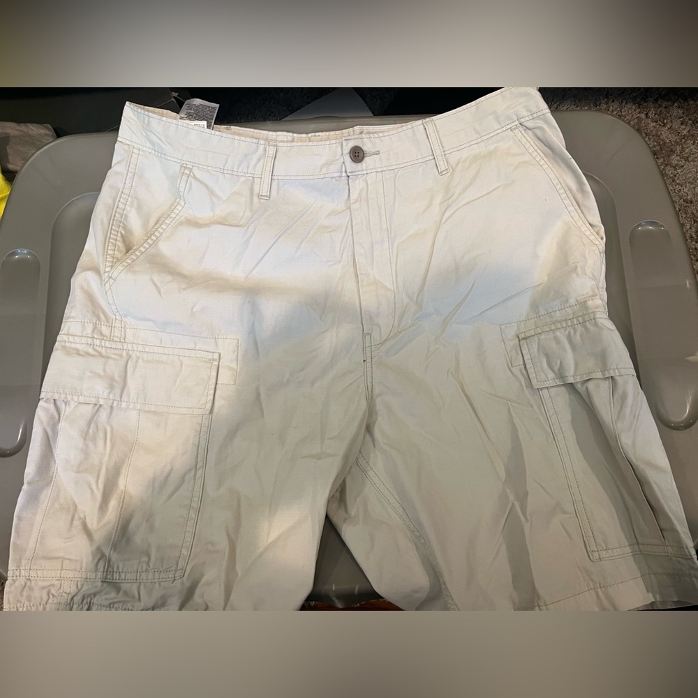 Levi’s Cargo Shorts Tan Size 36W